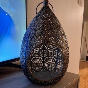 Golden home decor piece